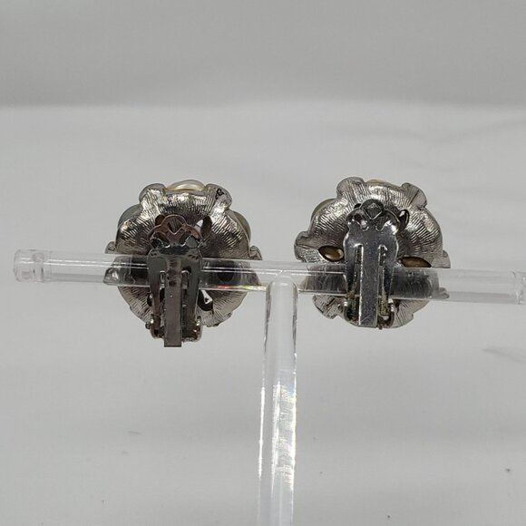 Vtg Blue Glass Bead Cluster Clip-On Earrings Faux Pearls Silver Tone - Picture 2 of 13